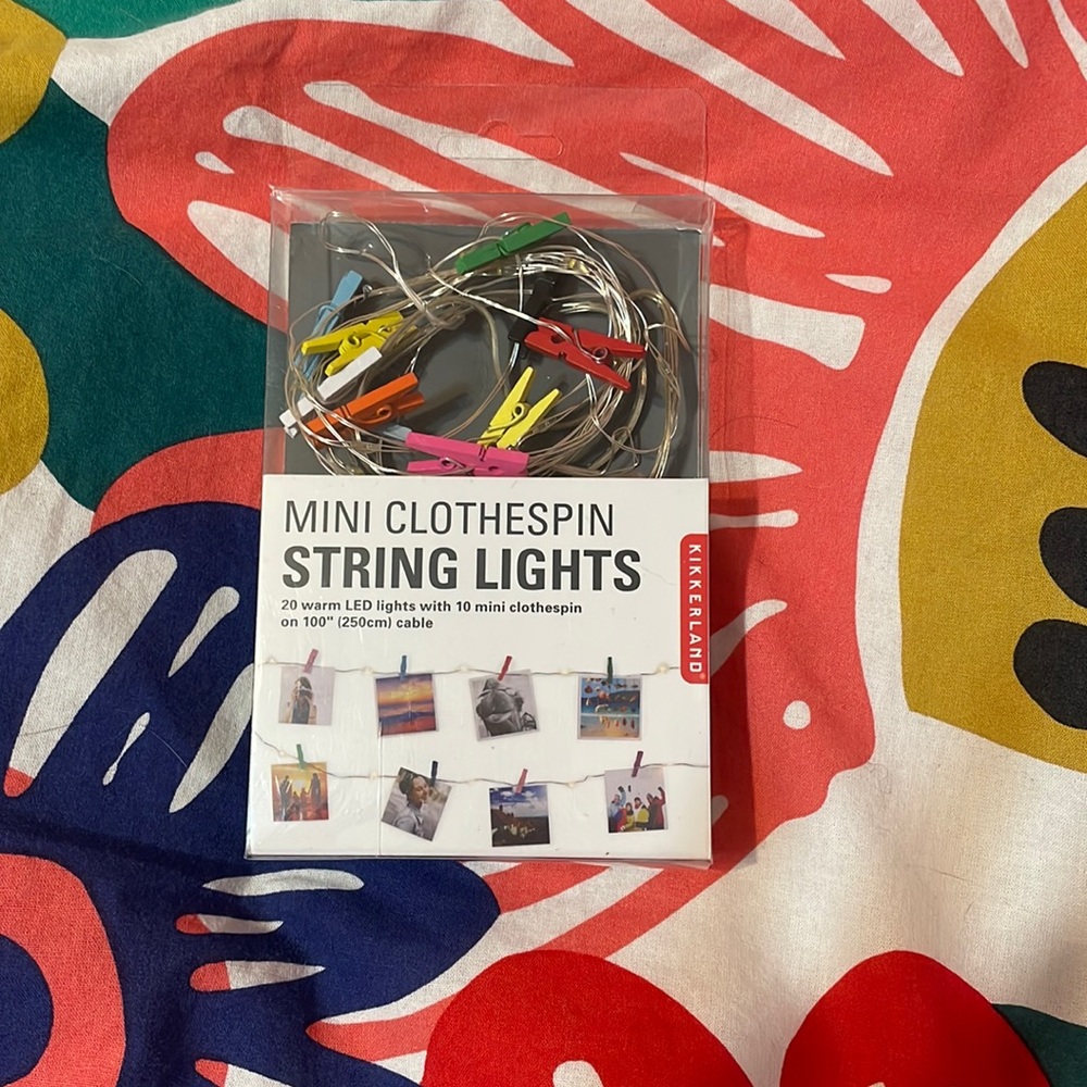 Mini clothespin string lights